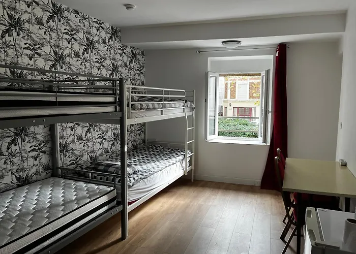 Chez Mia Paris Hostel